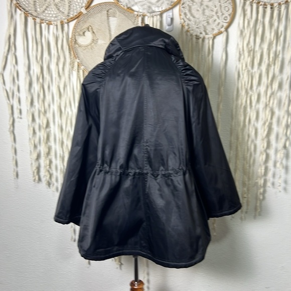 Lululemon Black Waterproof Poncho Cape in Size M/L - Picture 6 of 16